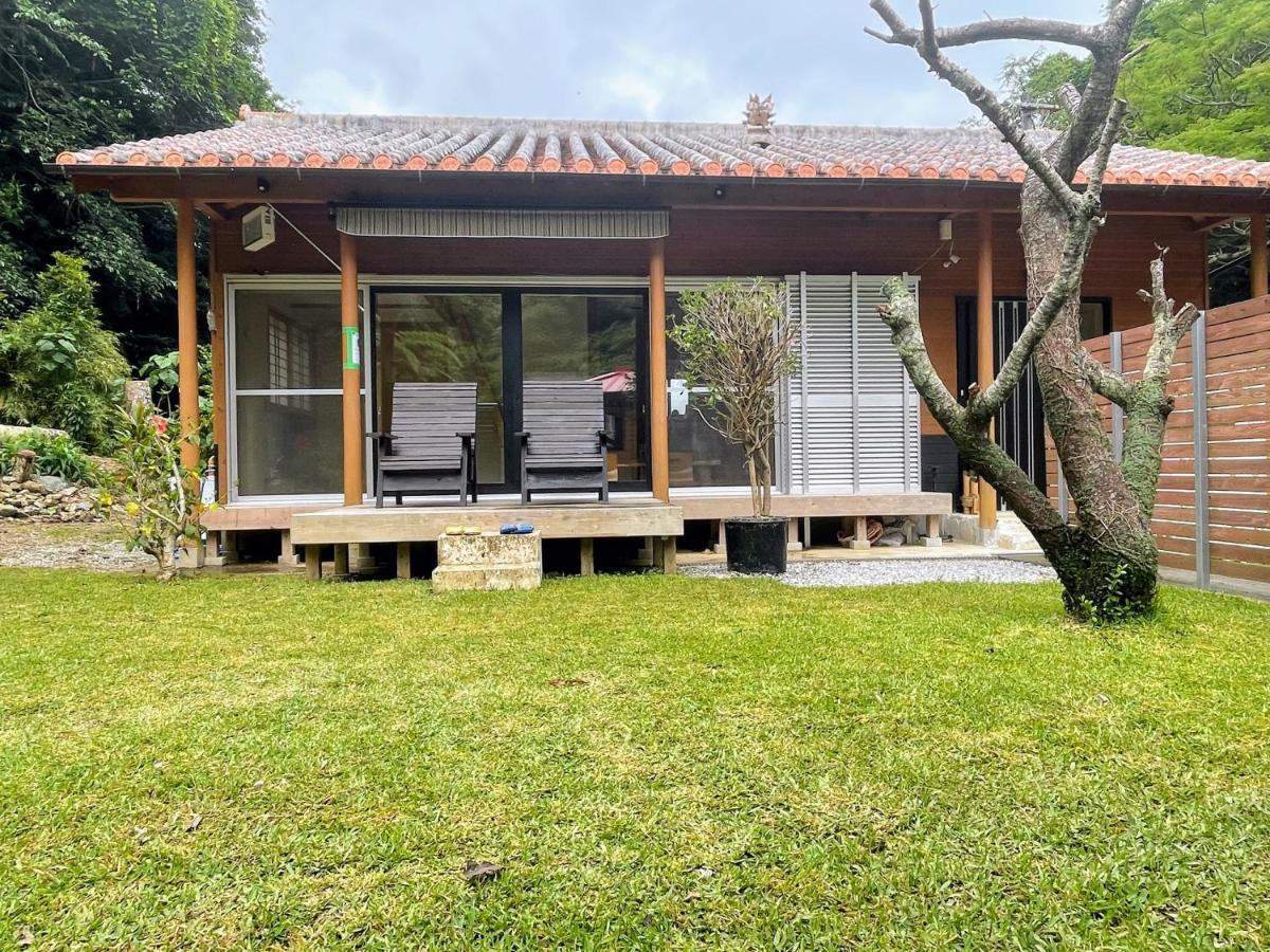 マムヴィッラin森の中の一軒家 Hébergement de vacances Nago